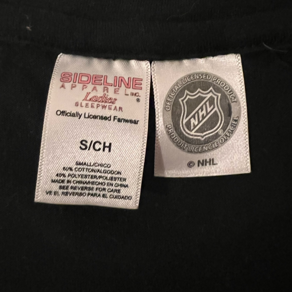 Flyers V-Neck - Picture 3 of 3